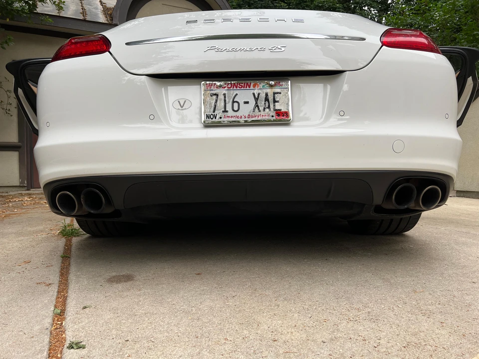 2010 Porsche 970 Panamera 4S - Image 18 of 31