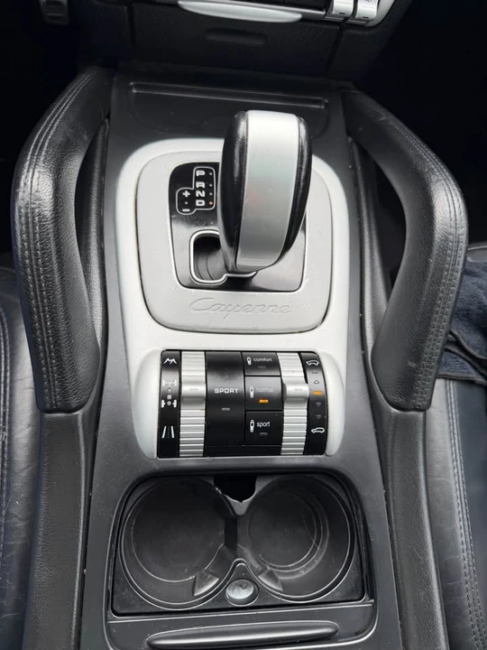 2010 Porsche 955/957 Cayenne GTS - Image 6 of 16