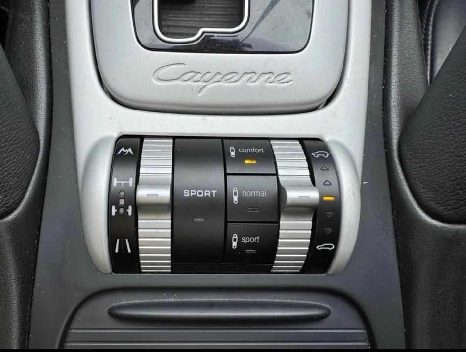 2010 Porsche 955/957 Cayenne GTS - Image 9 of 18