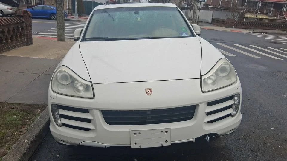 2010 Porsche 955/957 Cayenne S - Image 2 of 11