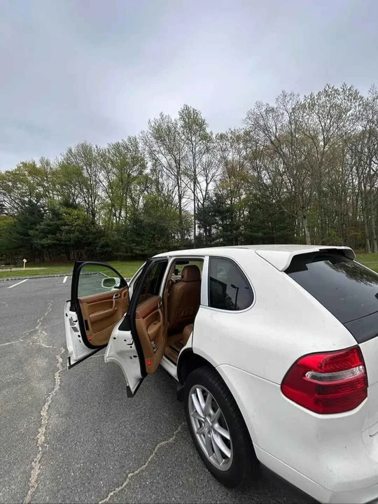2010 Porsche 955/957 Cayenne S - Image 8 of 11