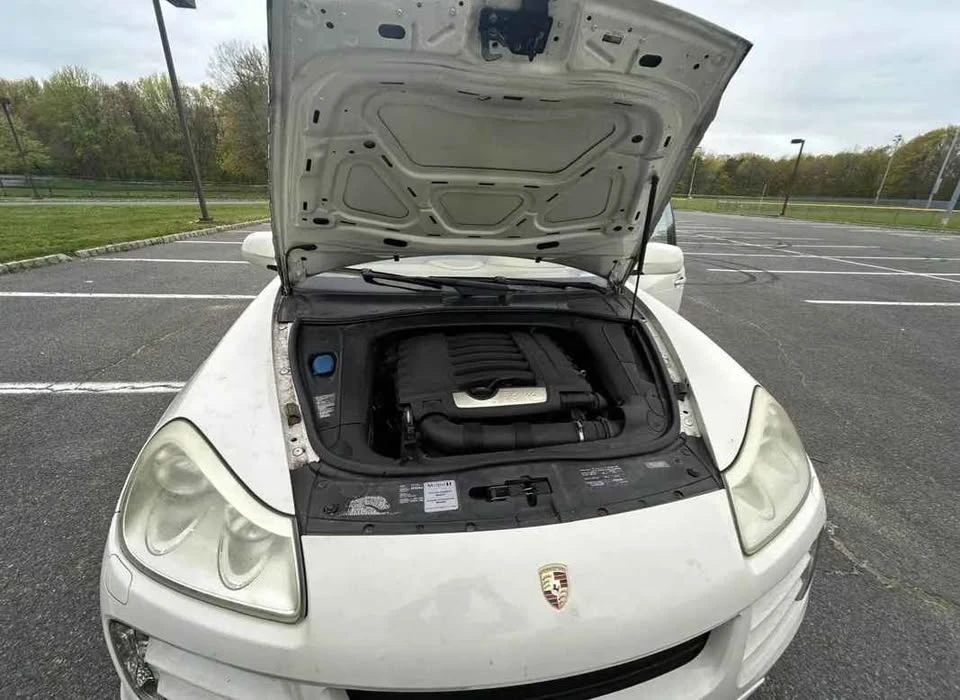 2010 Porsche 955/957 Cayenne S - Image 10 of 11