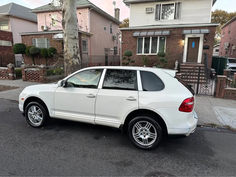 2010 Porsche 955/957 Cayenne S - Image 2 of 6
