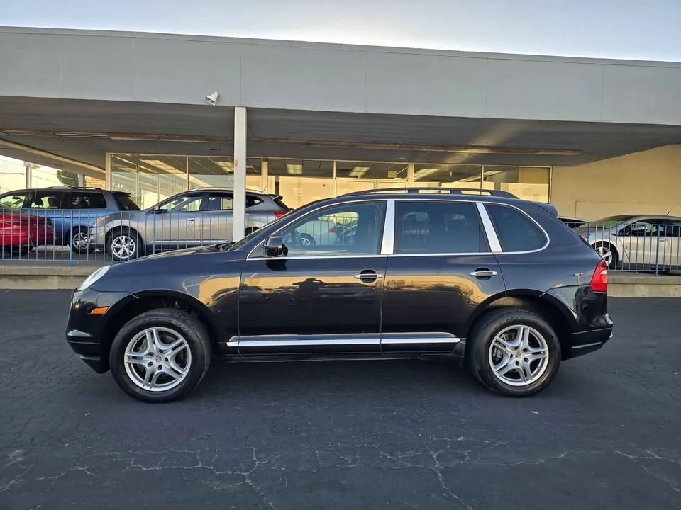 2010 Porsche 958 Cayenne - Image 2 of 16