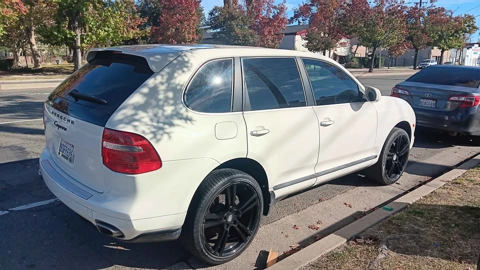 2010 Porsche 958 Cayenne - Image 3 of 14