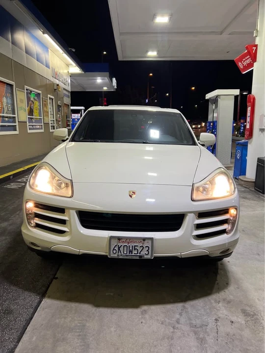 2010 Porsche 955/957 Cayenne - Image 2 of 11
