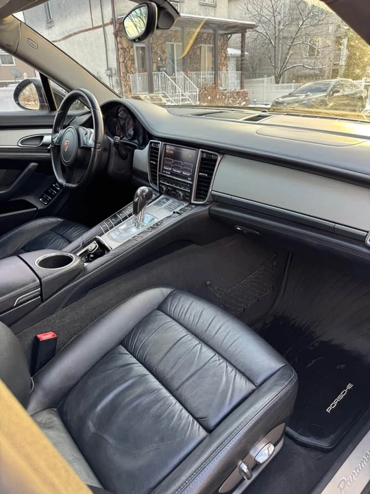 2010 Porsche 970 Panamera 4S - Image 6 of 9