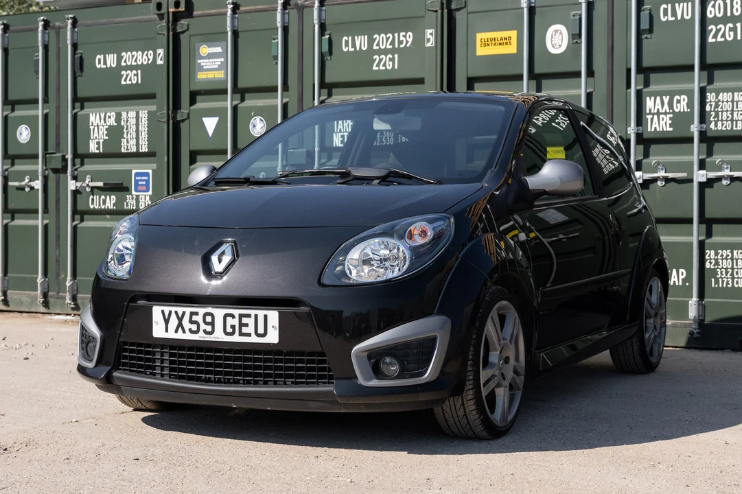 2010 Renault - Image 2 of 31
