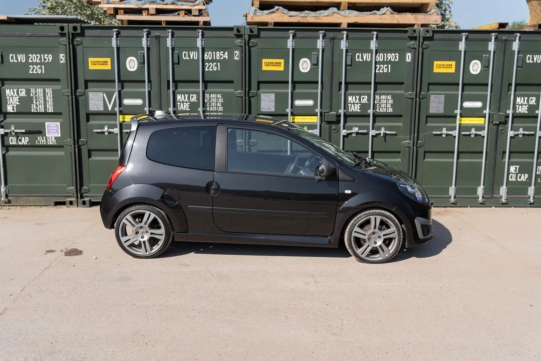 2010 Renault - Image 15 of 31