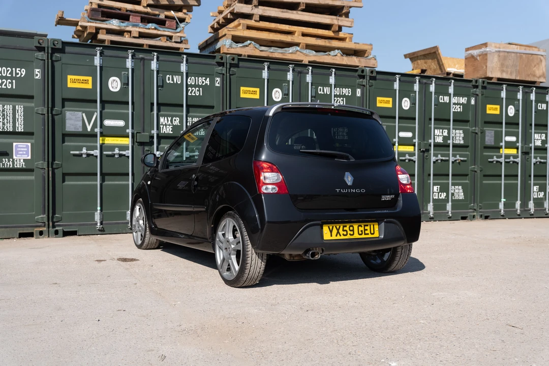 2010 Renault - Image 17 of 31