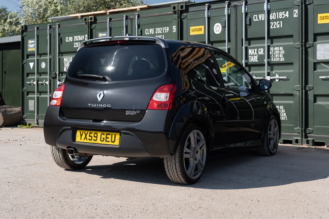 2010 Renault - Image 3 of 31