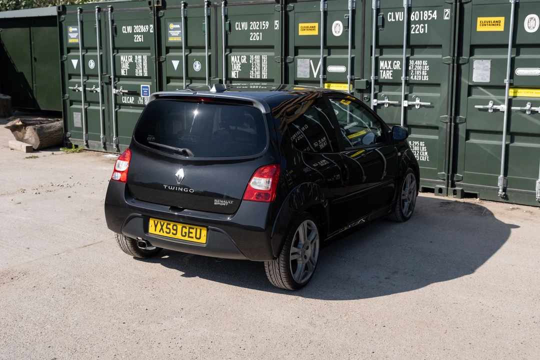 2010 Renault - Image 7 of 31
