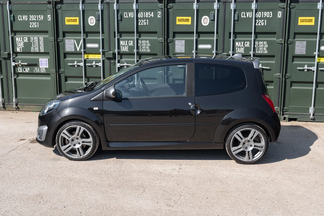 2010 Renault - Image 16 of 31