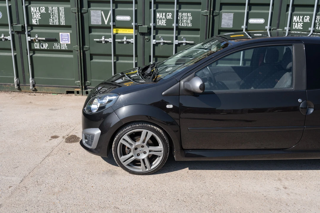 2010 Renault - Image 29 of 31