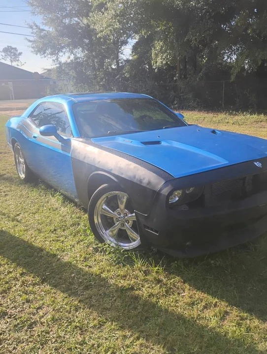 2010 Dodge Challenger 3rd Gen - Image 2 of 5