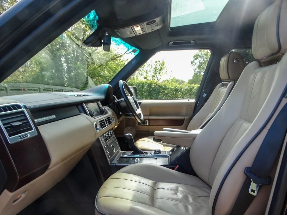 2010 Land Rover Range Rover L322 - Image 14 of 31