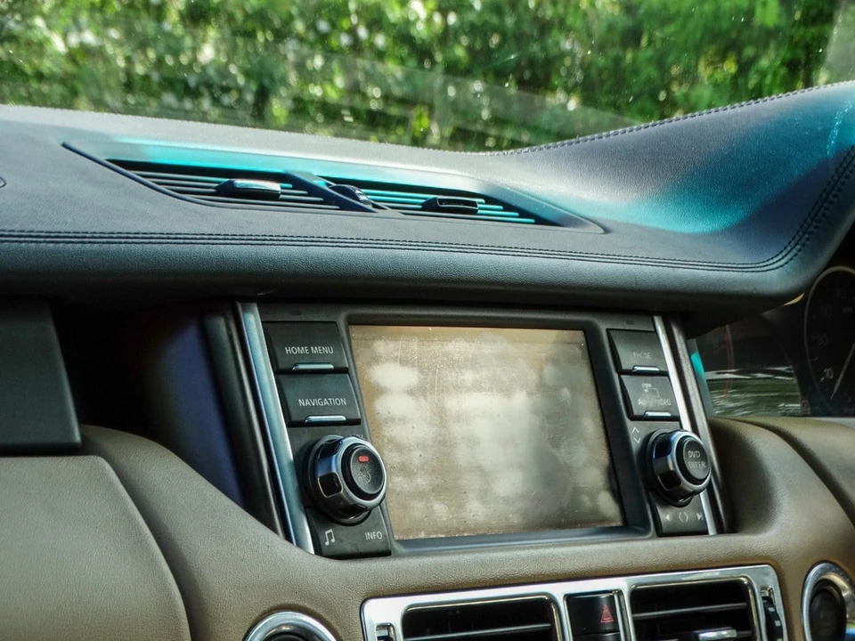 2010 Land Rover Range Rover L322 - Image 17 of 31