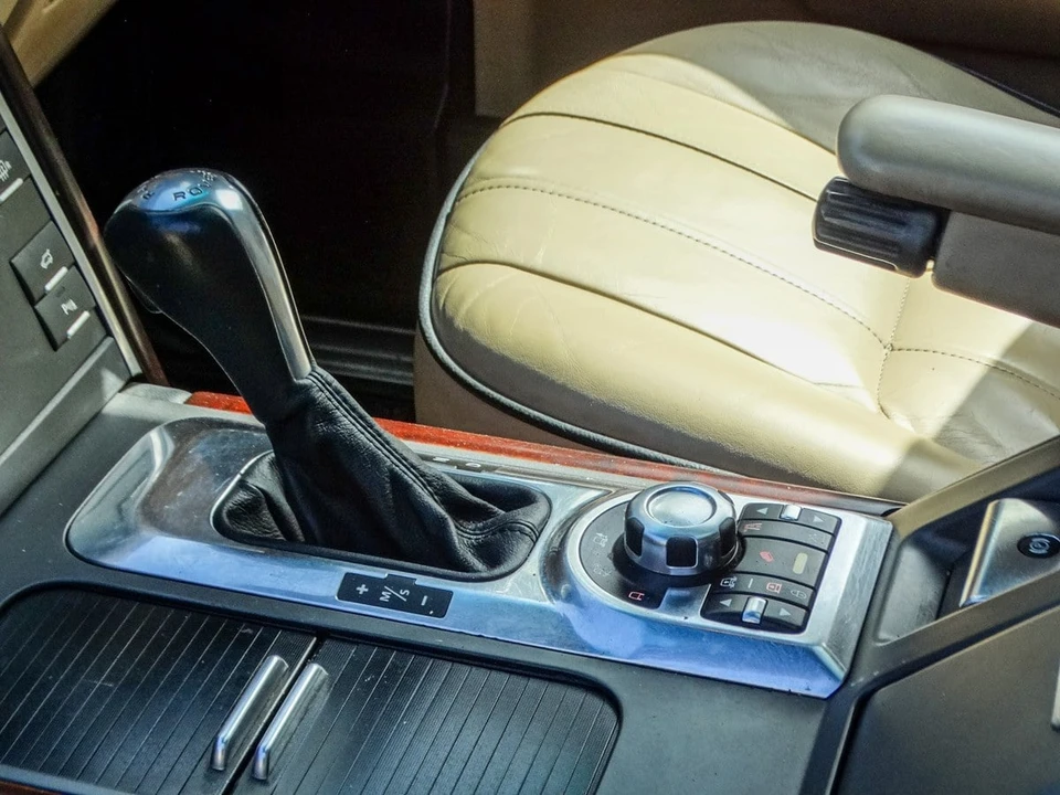 2010 Land Rover Range Rover L322 - Image 19 of 31