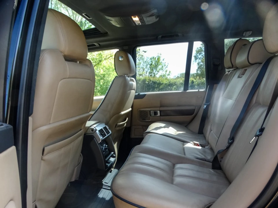 2010 Land Rover Range Rover L322 - Image 25 of 31