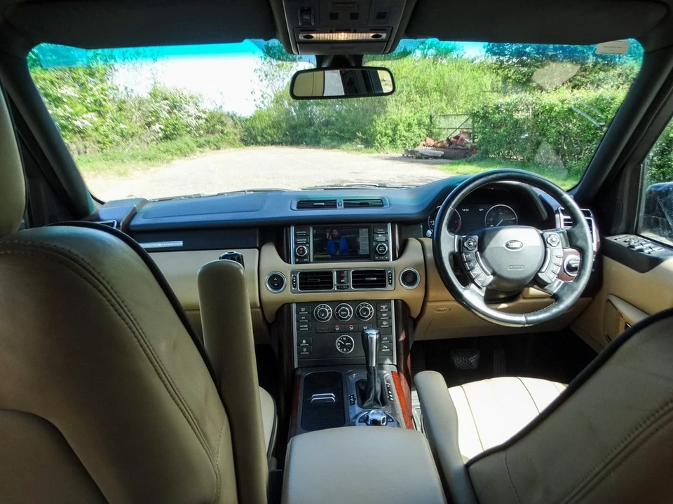 2010 Land Rover Range Rover L322 - Image 12 of 31