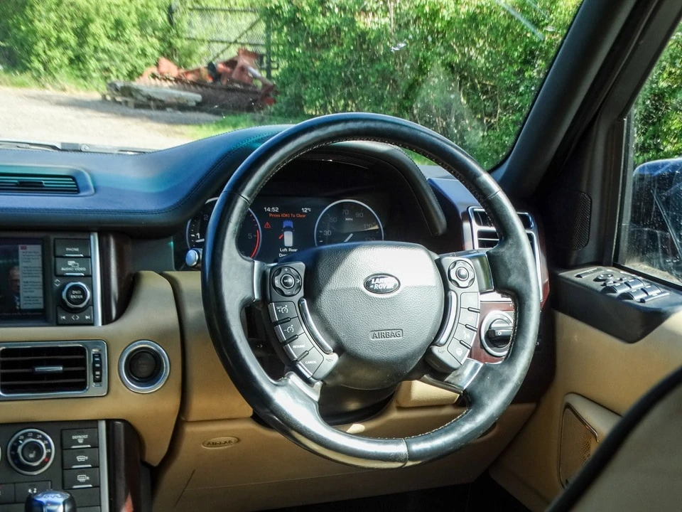 2010 Land Rover Range Rover L322 - Image 13 of 31