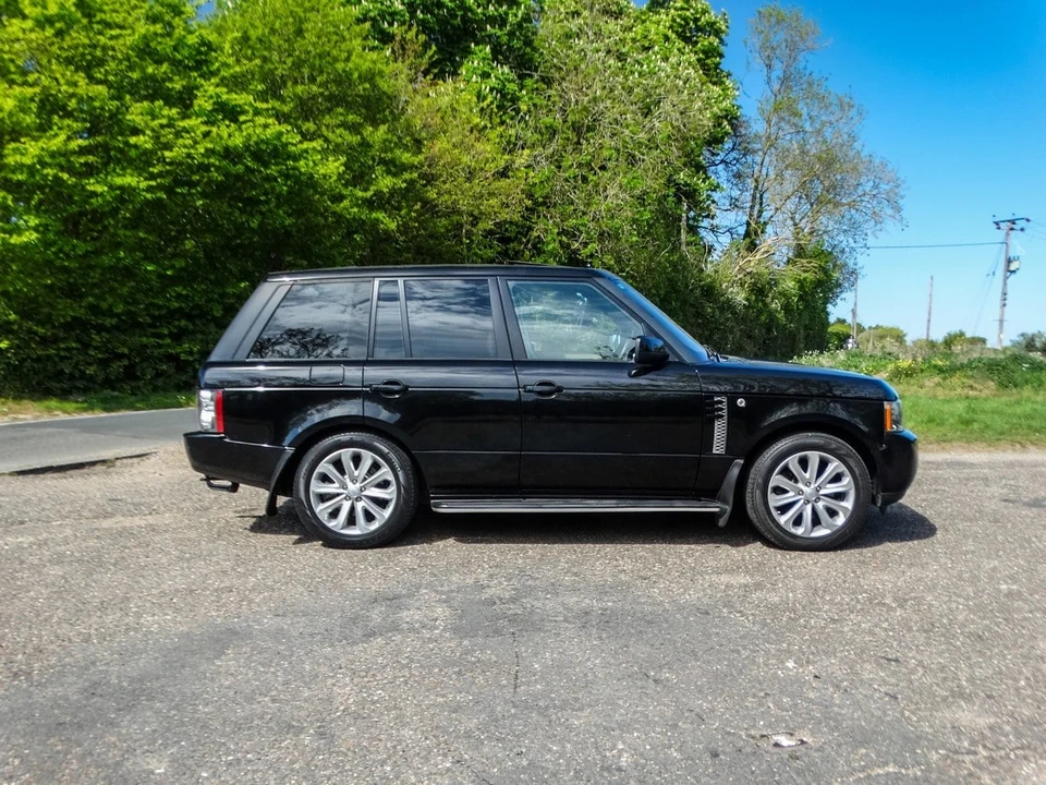 2010 Land Rover Range Rover L322 - Image 3 of 31