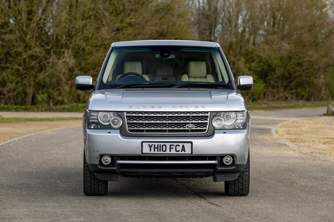 2010 Land Rover Range Rover L322 - Image 2 of 31