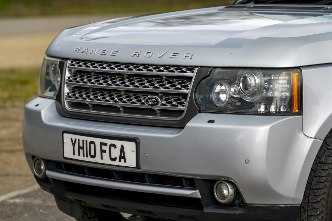 2010 Land Rover Range Rover L322 - Image 18 of 31