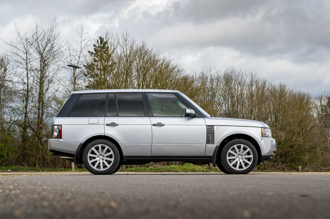 2010 Land Rover Range Rover L322 - Image 8 of 31