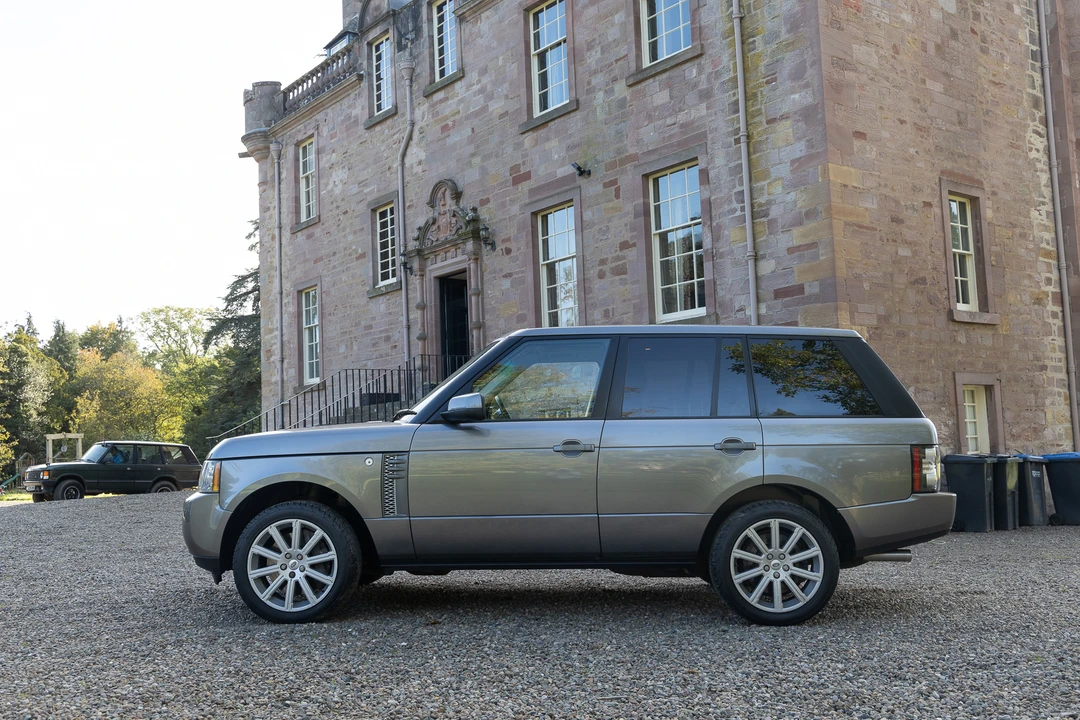 2011 Land Rover Range Rover L322 - Image 9 of 31
