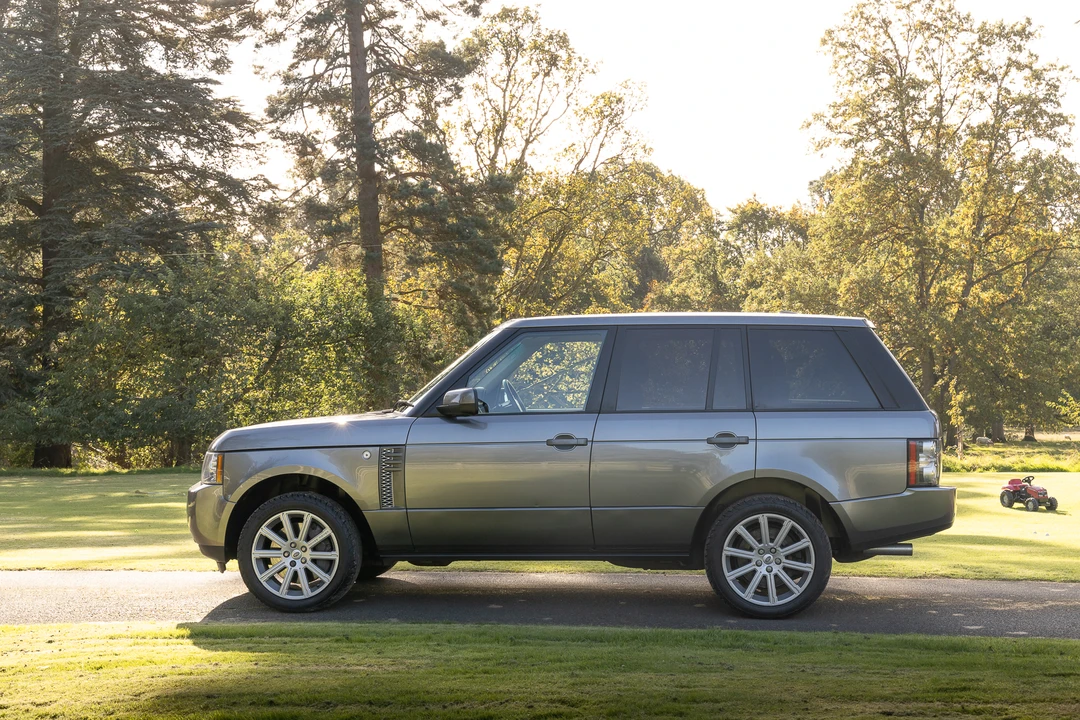 2011 Land Rover Range Rover L322 - Image 16 of 31