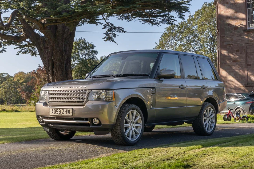 2011 Land Rover Range Rover L322 - Image 2 of 31