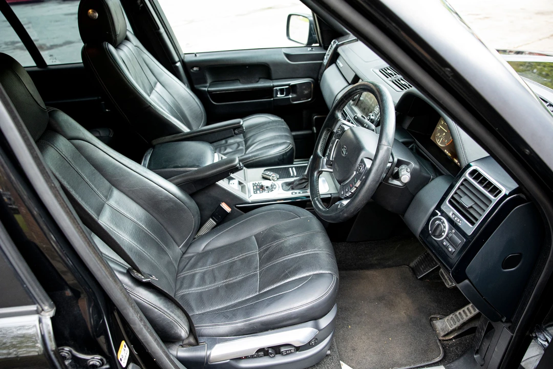2010 Land Rover Range Rover L322 - Image 3 of 13