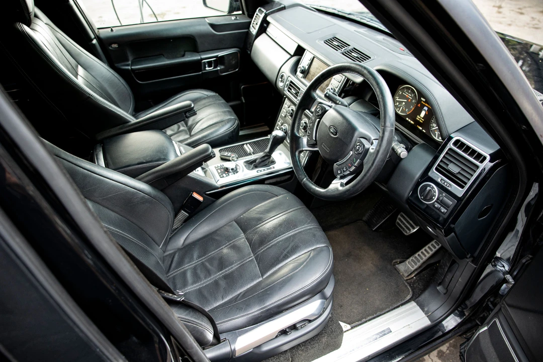 2010 Land Rover Range Rover L322 - Image 2 of 13