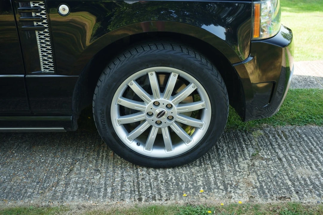 2010 Land Rover Range Rover L322 - Image 25 of 30