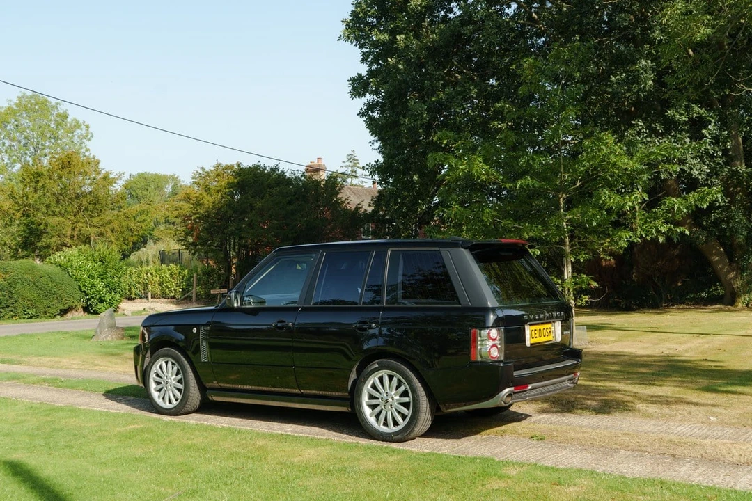 2010 Land Rover Range Rover L322 - Image 17 of 30