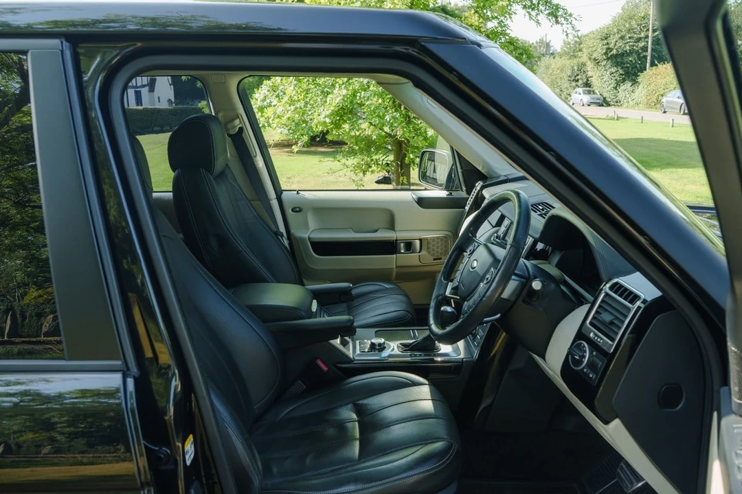 2010 Land Rover Range Rover L322 - Image 28 of 30