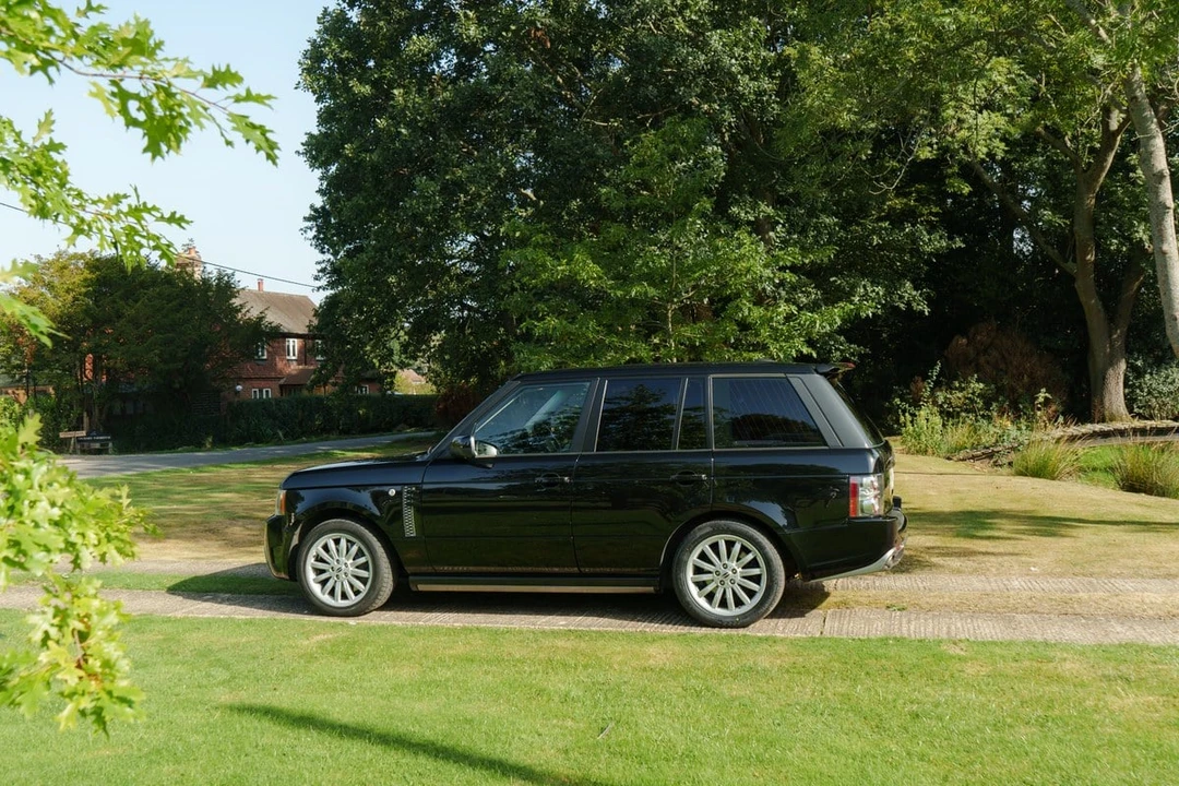 2010 Land Rover Range Rover L322 - Image 19 of 30