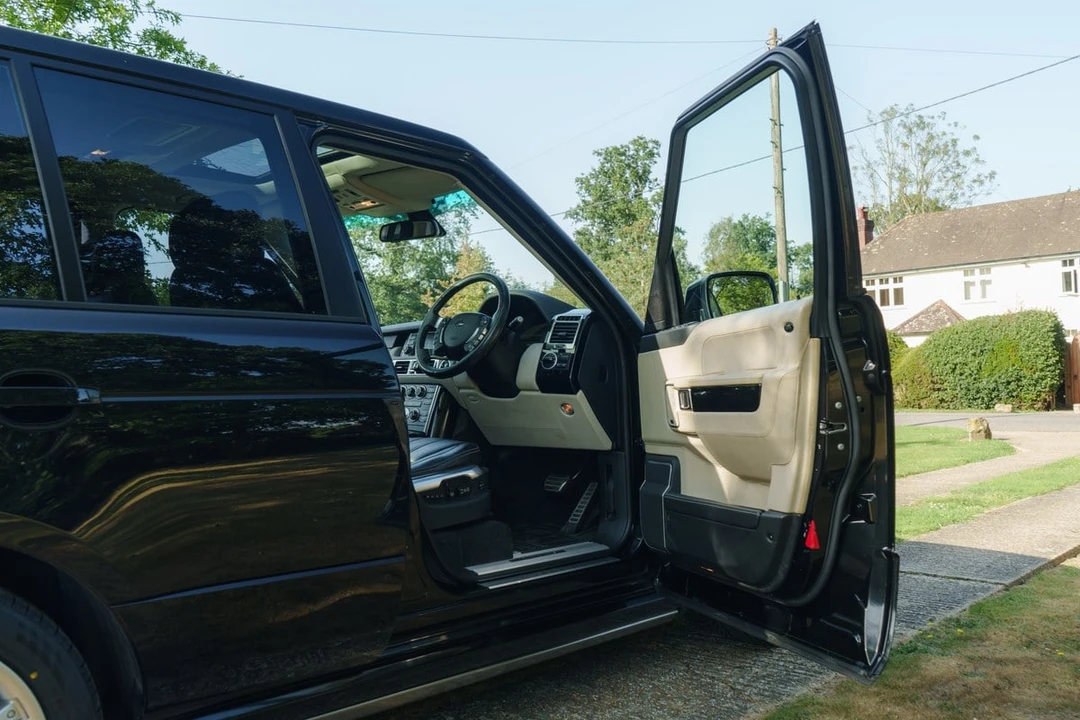 2010 Land Rover Range Rover L322 - Image 27 of 30