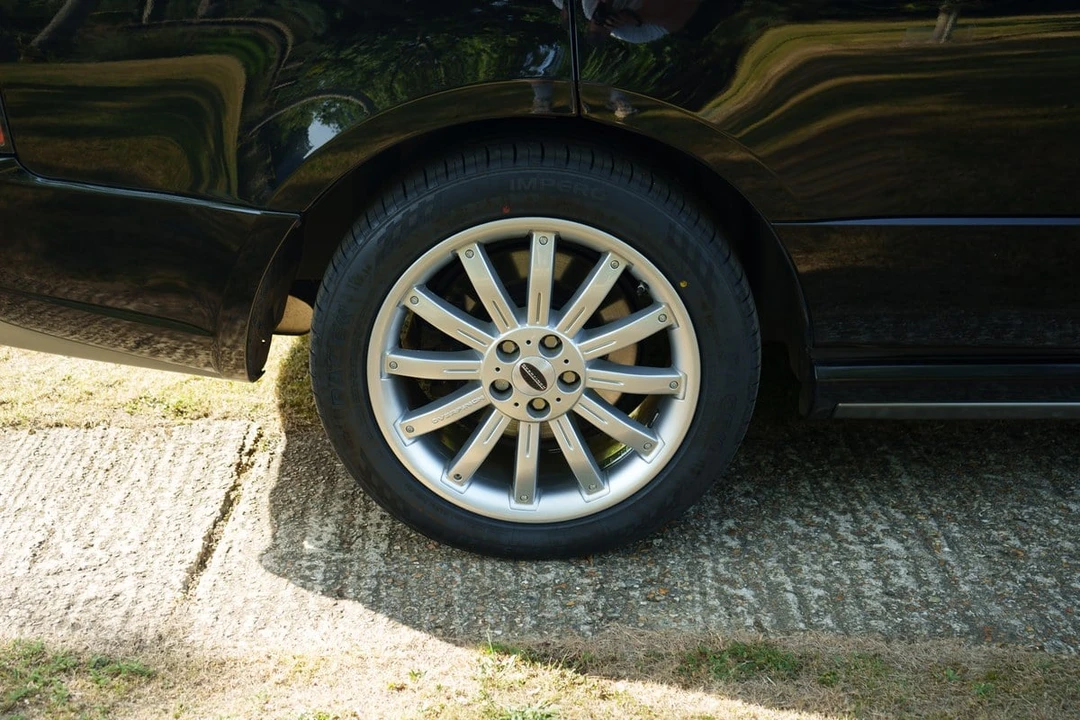 2010 Land Rover Range Rover L322 - Image 24 of 30