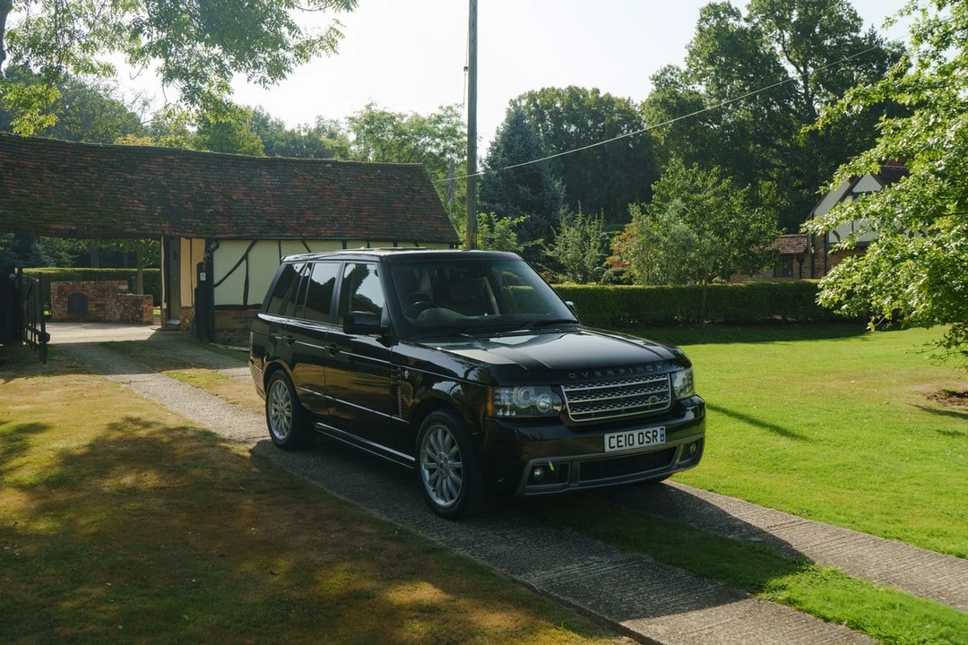 2010 Land Rover Range Rover L322 - Image 2 of 30