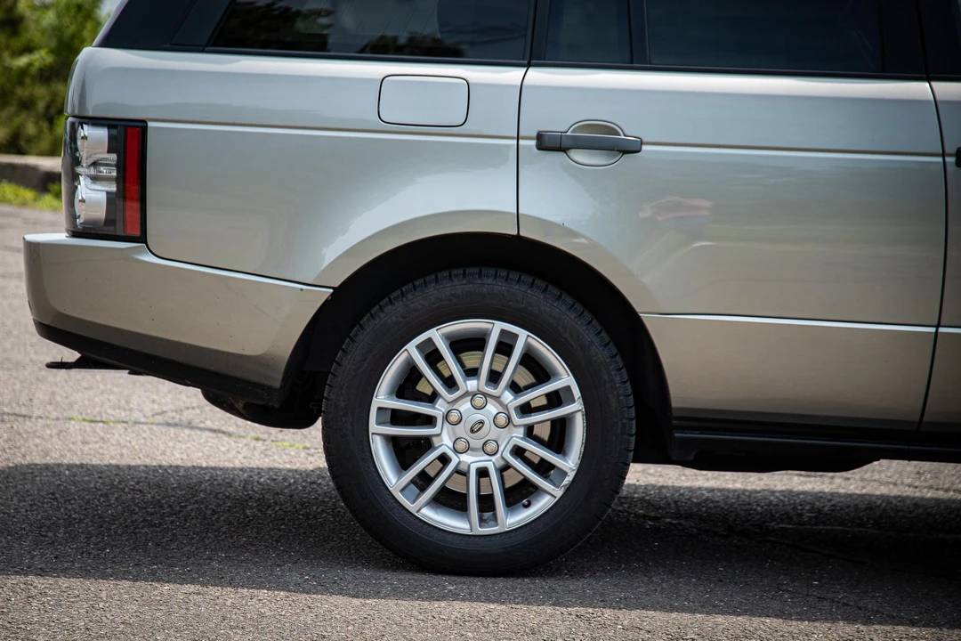 2010 Land Rover Range Rover L322 - Image 24 of 31