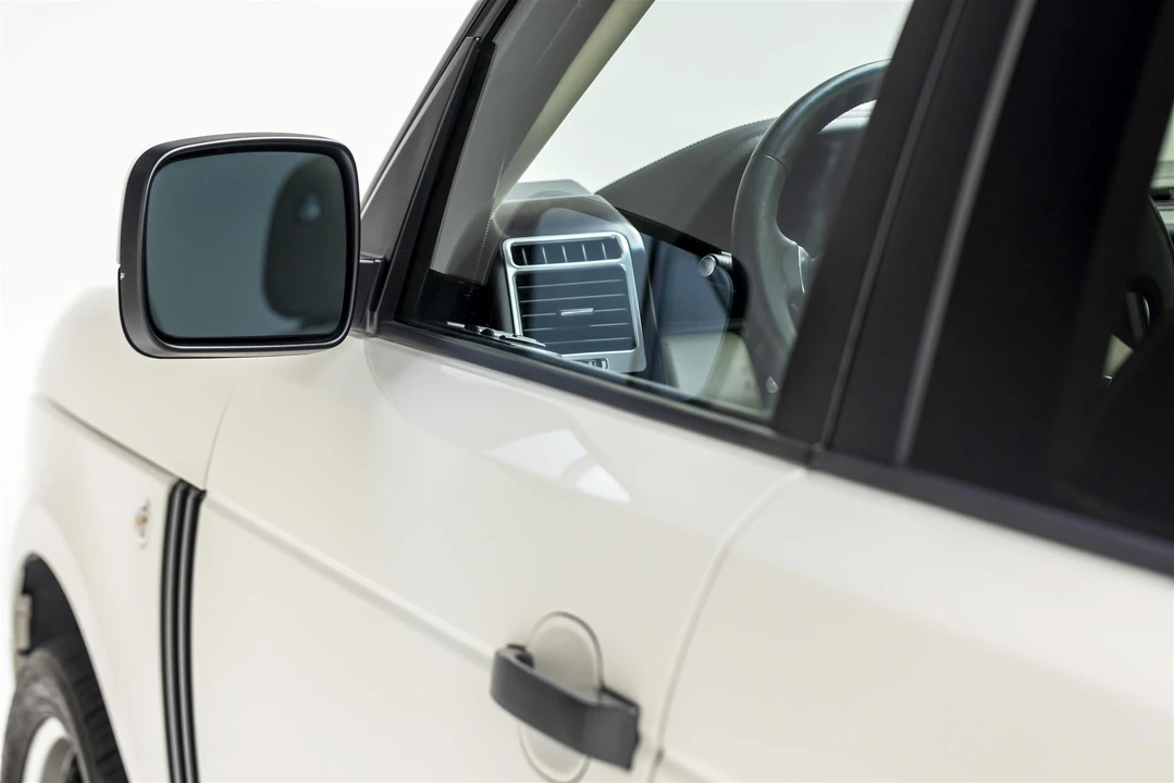 2010 Land Rover Range Rover L322 - Image 26 of 31
