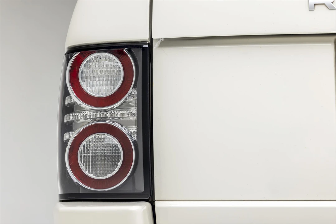 2010 Land Rover Range Rover L322 - Image 29 of 31