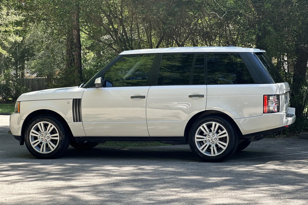 2010 Land Rover Range Rover L322 - Image 3 of 31