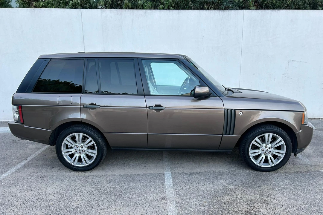 2010 Land Rover Range Rover L322 - Image 3 of 31