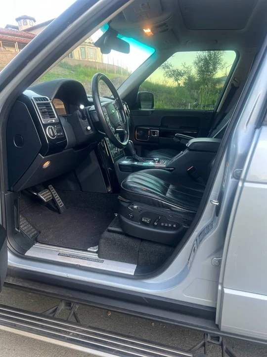 2011 Land Rover Range Rover L322 - Image 4 of 11