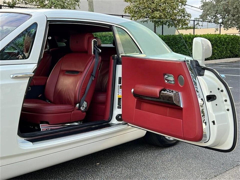 2010 Rolls-Royce Ghost 1st Gen - Image 17 of 25