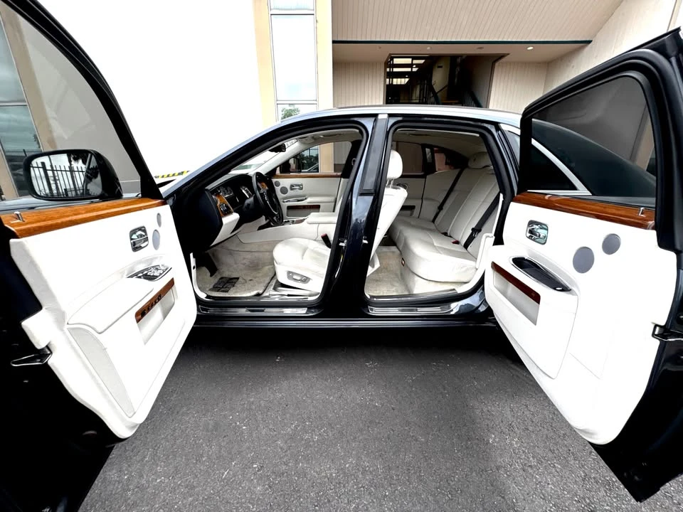 2010 Rolls-Royce Ghost 1st Gen - Image 19 of 20