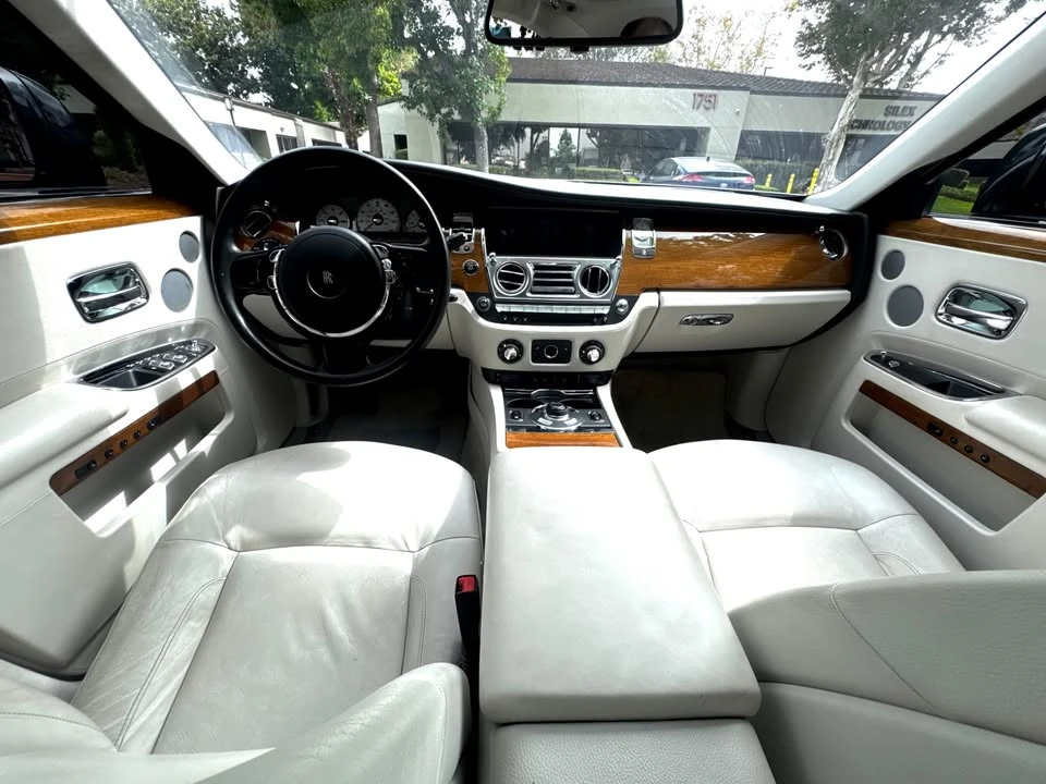 2010 Rolls-Royce Ghost 1st Gen - Image 14 of 20